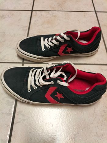 Baskets basses Converse, noir et rouge