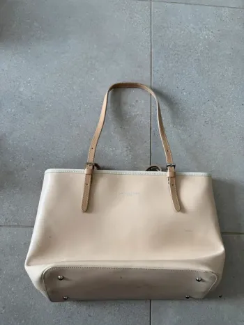 Sac à main rose pale Lancaster, il ya plusieurs traces, 28,5x24cm