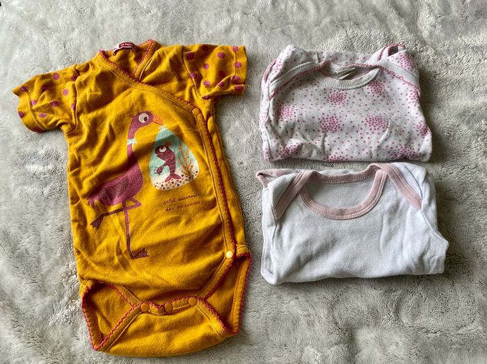 Lot de 6 bodies 12mois - photo numéro 3