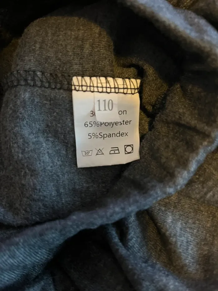 Je vend un legging jupe fille taille 5 ans très bon état - photo numéro 3