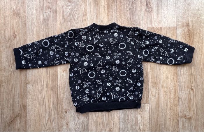Sweat zippé noir en coton bio avec motifs de l’espace. taille 92 cm/ 2 ans - photo numéro 3