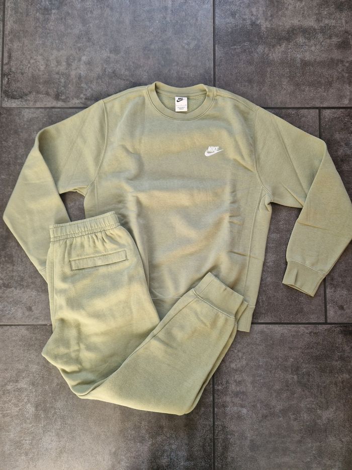 Ensemble jogging Nike taille S TBE