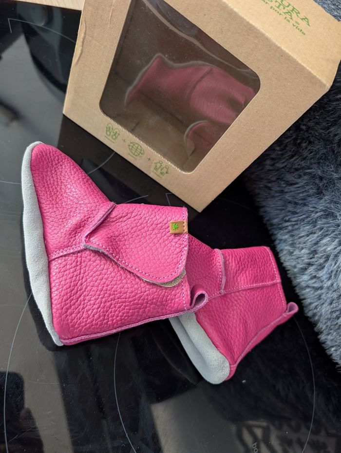Chaussons en cuir tout doux et souple fille. Taille 21. Neuf. El Naturalista - photo numéro 2