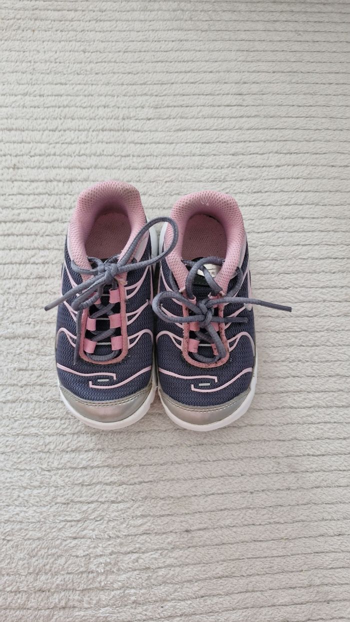 Nike Air Max Plus TN Bébé - Pointure 23,5 - Gris et Rose - photo numéro 1