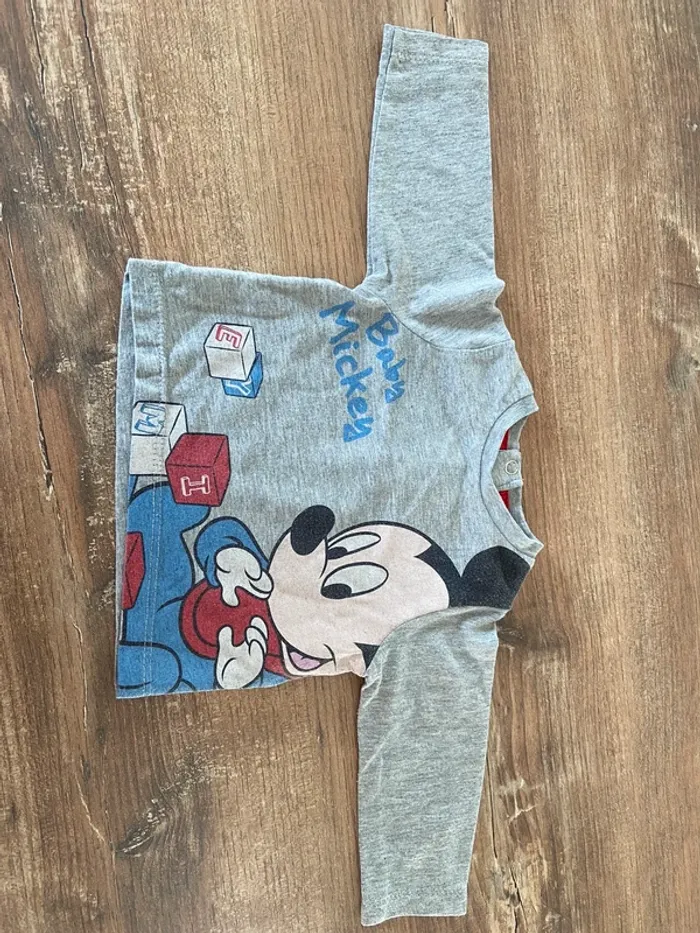 T-shirt mickey .