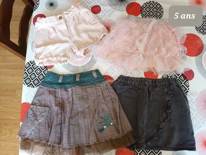 Lot 4 jupes taille 5 ans - photo numéro 2