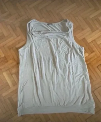 Tee shirt sans manche taille L Grain de Malice en très bon état .