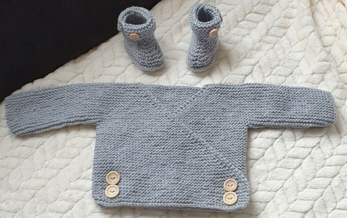 Brassière et chaussons fais à la main