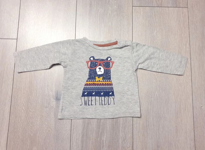 Maillot manche longue gris.  Garçon 6 mois. Marque Devilchild