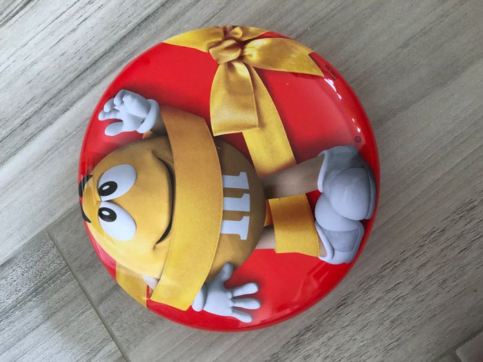 Boîte en métal, M&M's