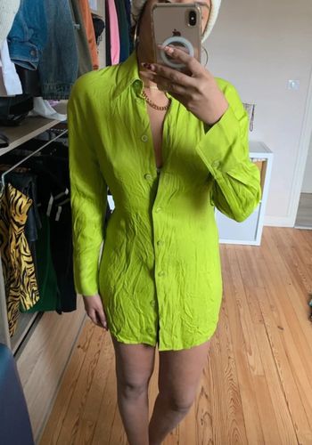 Robe Zara dos ouvert chemise vert fluo