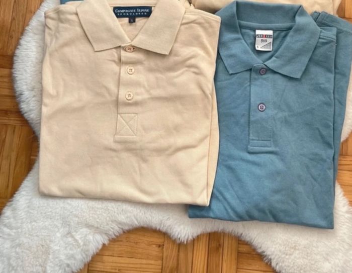 2 polos bleu et crème neuf taille S