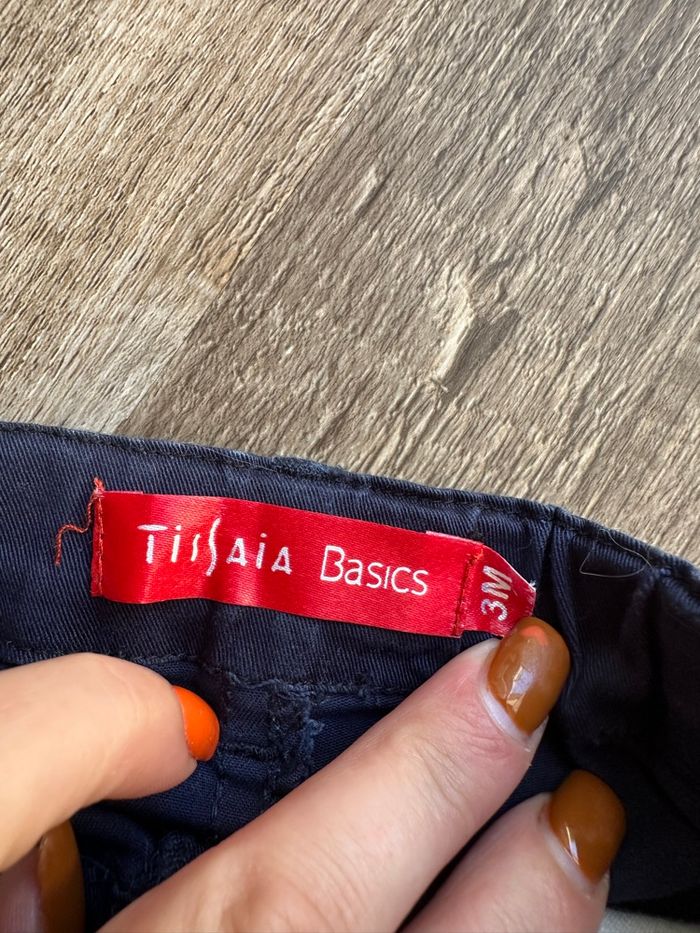 - Short Tissaia        - 3 mois - Très bon état - photo numéro 2
