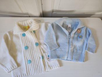 Lot bodies 6 mois et vestes