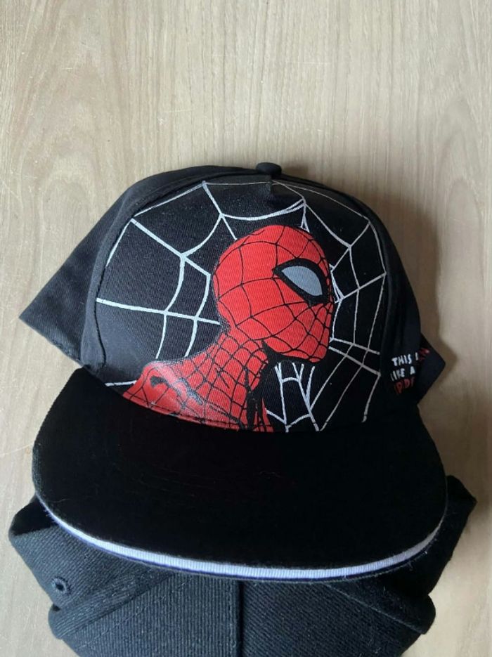 Casquette Spiderman taille unique noir et rouge
Neuf avec étiquette - photo numéro 2