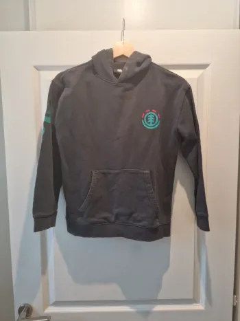 Sweat 12 ans élément très bon etat