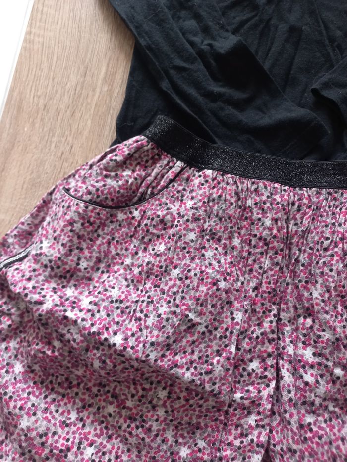 Lot jupe ikks et tee-shirt manches longues - photo numéro 2