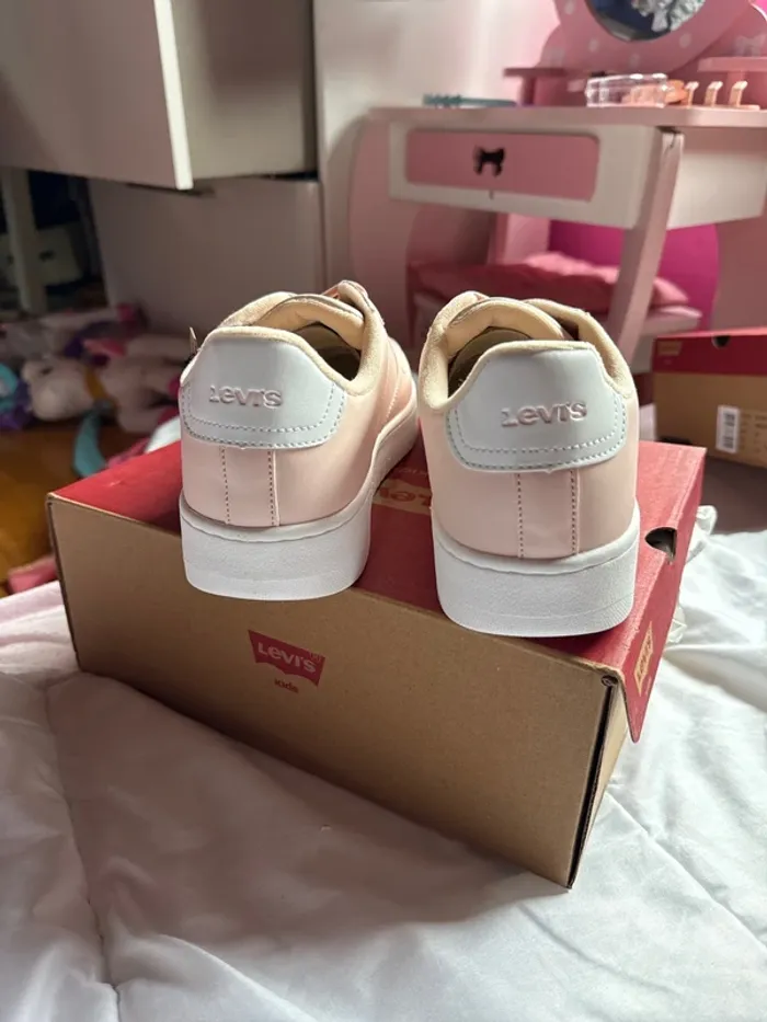 Superbes baskets Levi’s rose neuves avec étiquette pointure 39 - photo numéro 6