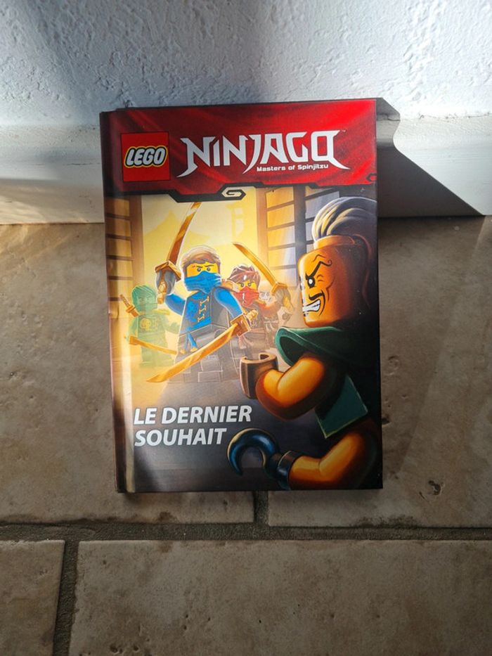 Livre ninjago- le dernier souhait- comme neuf