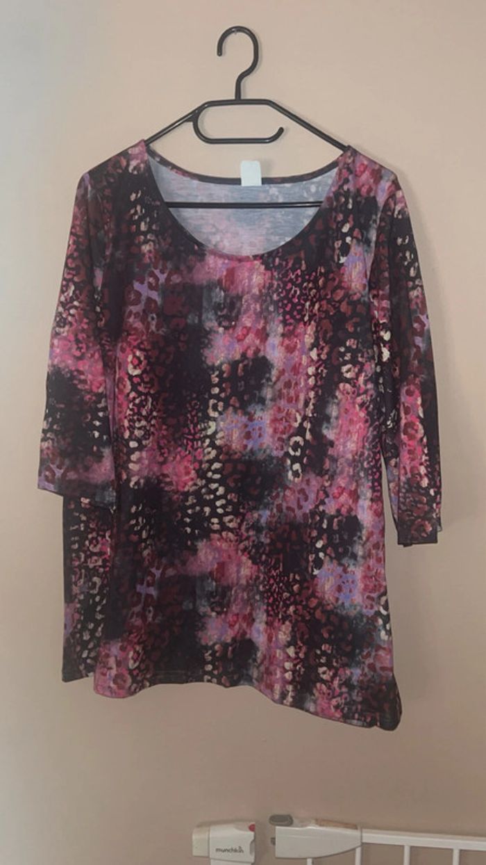 T-shirt violet et noir - photo numéro 3