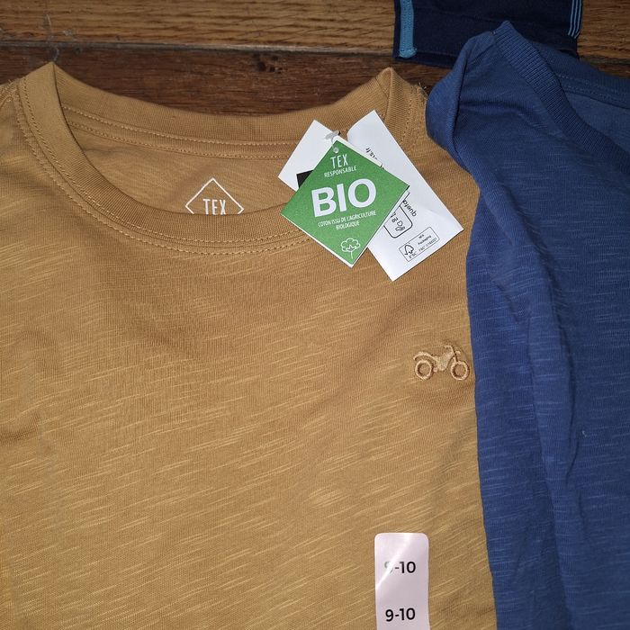 Lot 2 tee-shirt manches longues neuf tex 10ans - photo numéro 2