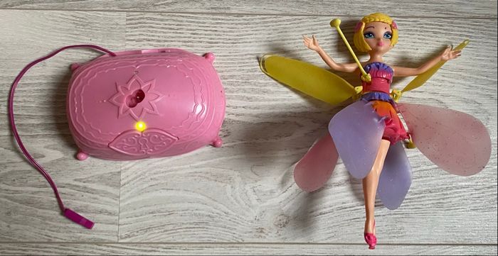 Poupée, volante - photo numéro 3