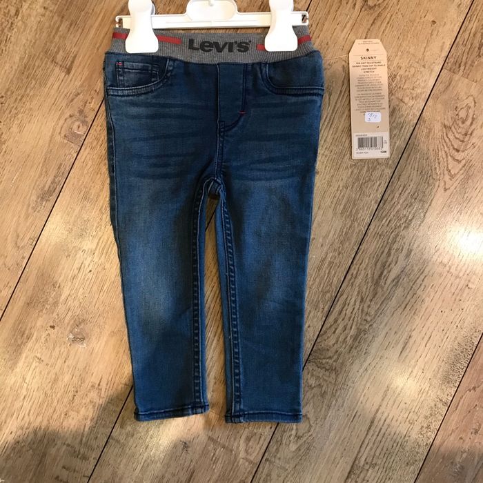 Jeans Lévis neuf bébé