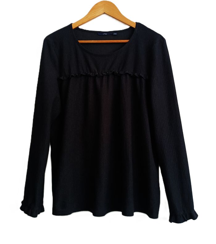 Haut. T-shirt noir à volants. Manches longues. Kiabi. Taille 44