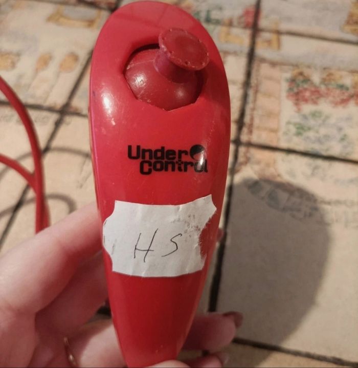 🎮 Nunchuk Wii rouge – HS (ne fonctionne pas)