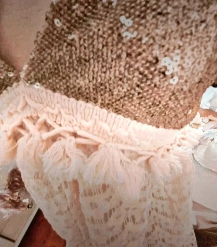 Robe bohème dentelle beige/écru sequins dorés Taille S/M Neuve - photo numéro 7
