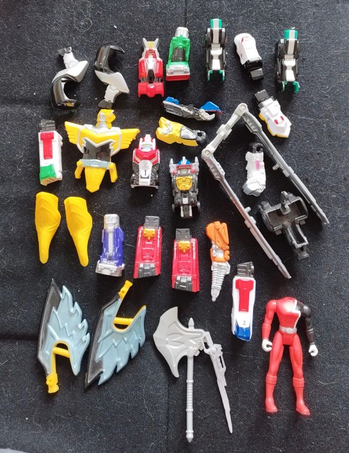 Lot divers pièces power rangers