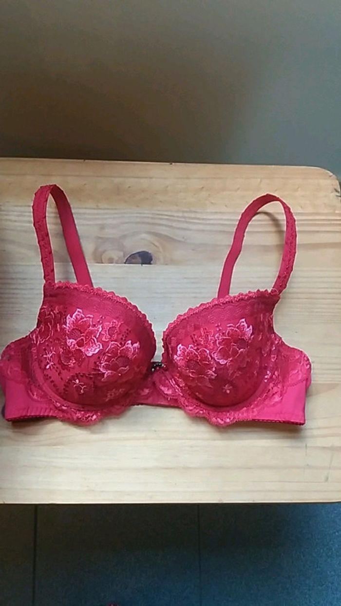 soutien gorge rouge