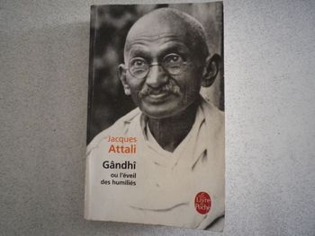 GANDHI OU L'EVEIL DES HUMILIES