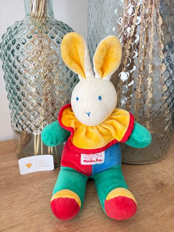 Lapin doudou peluche vite un câlin