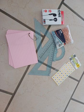 Lot de fournitures scolaires