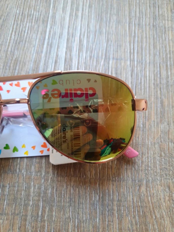 Lunettes de soleil enfant coeur
indice 3
neuf Claire's - photo numéro 3