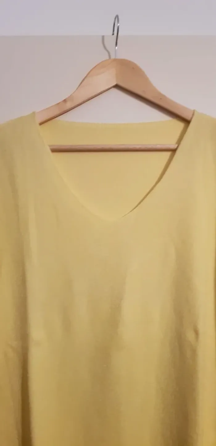 Pull col V jaune - photo numéro 2
