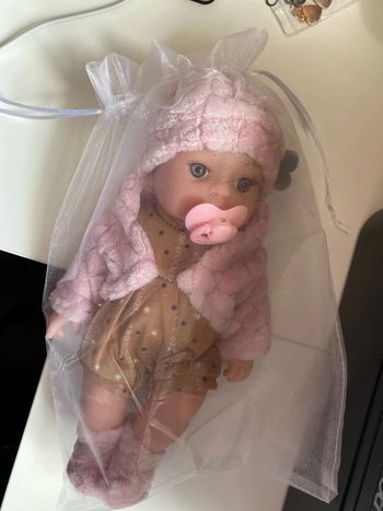 Très joli poupon très réaliste