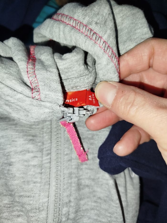 Lot 2 vestes à capuche fille 8 ans - photo numéro 2