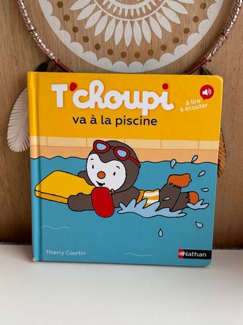 Livre tchoupi va à la piscine 