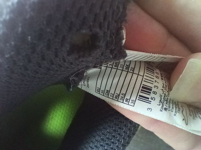 Baskets Decathlon T.35 futsal - photo numéro 5