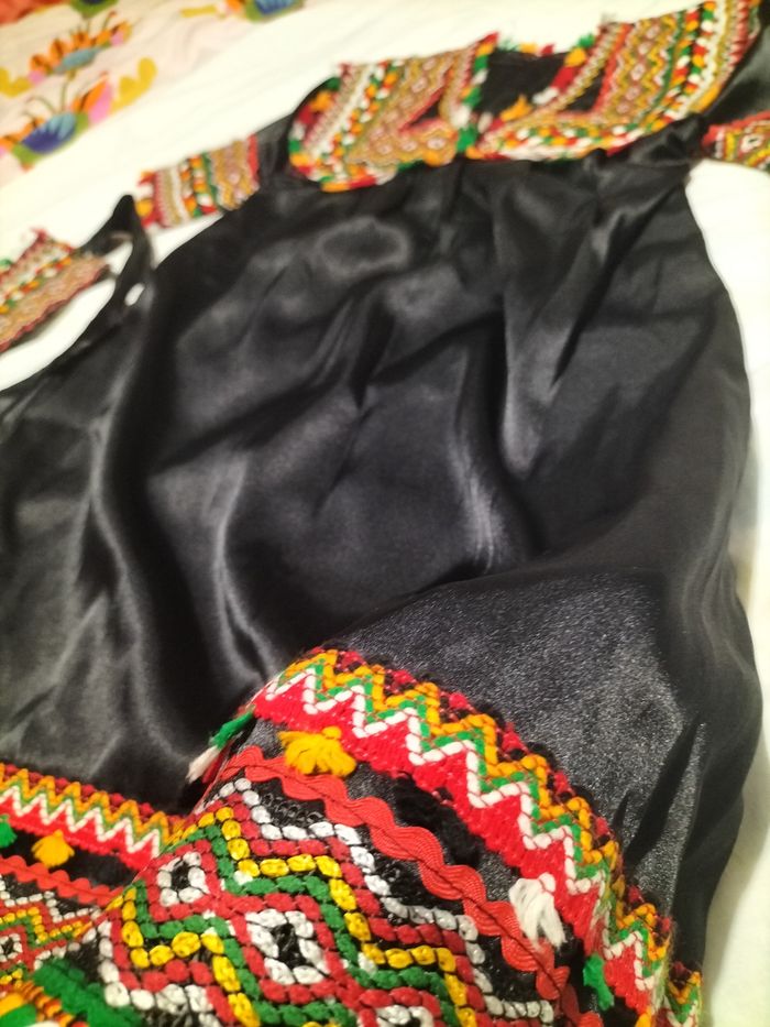 Robe kabyle pour petite fille - photo numéro 4
