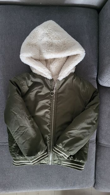 Blouson a capuche fourrés 6 à 7 ans
