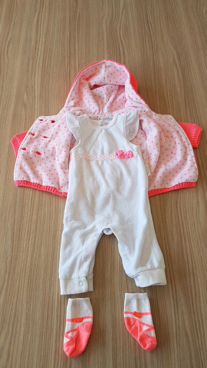 ensemble 3 pieces. gilet, salopette et chaussettes 1 mois - photo numéro 2