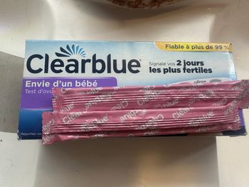 Deux tests ovulation non utilisés + support