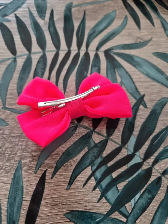 Pince nœud fuchsia - photo numéro 2