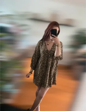 Robe fluide évasée élégante à motifs décolleté oversize Zara