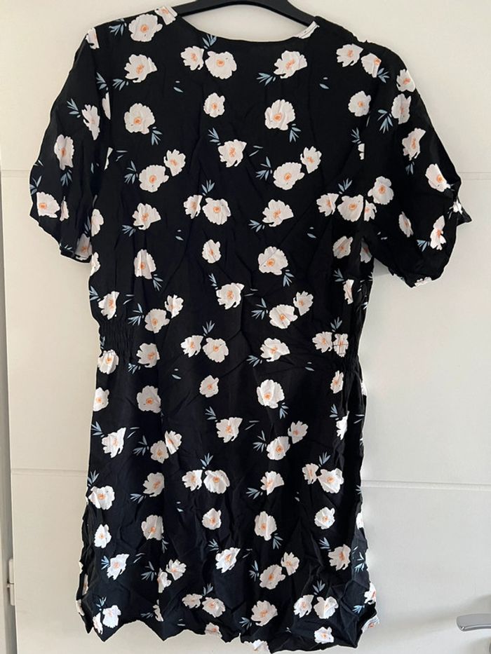 Robe courte fleurie - photo numéro 3