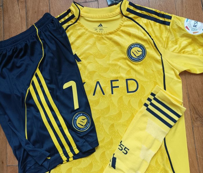 Belle tenue Ronaldo taille 14 ans modèle Al Nasser - photo numéro 3