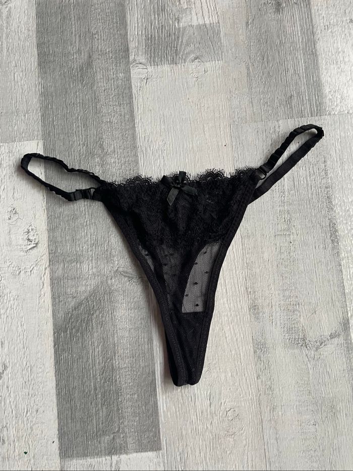 String  dentelle noir - photo numéro 4